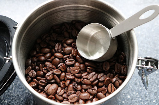 An opaque and airtight jar for coffee